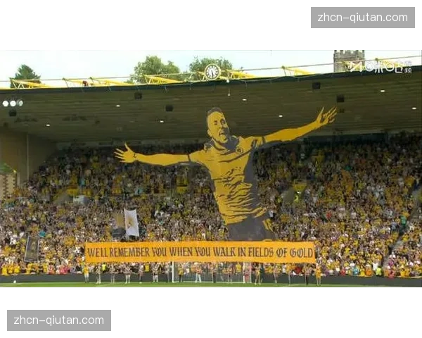 看台风景：远征的曼城球迷在慕尼黑安联球场展示巨型TIFO