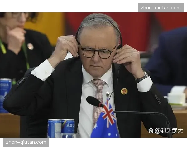 尼斯官方宣布主帅法雷利续约,将继续推行其务实的5-3-2防守反击哲学 尼斯官方宣布主帅法雷利续约,将继续推行其务实的5-3-2防守反击哲学